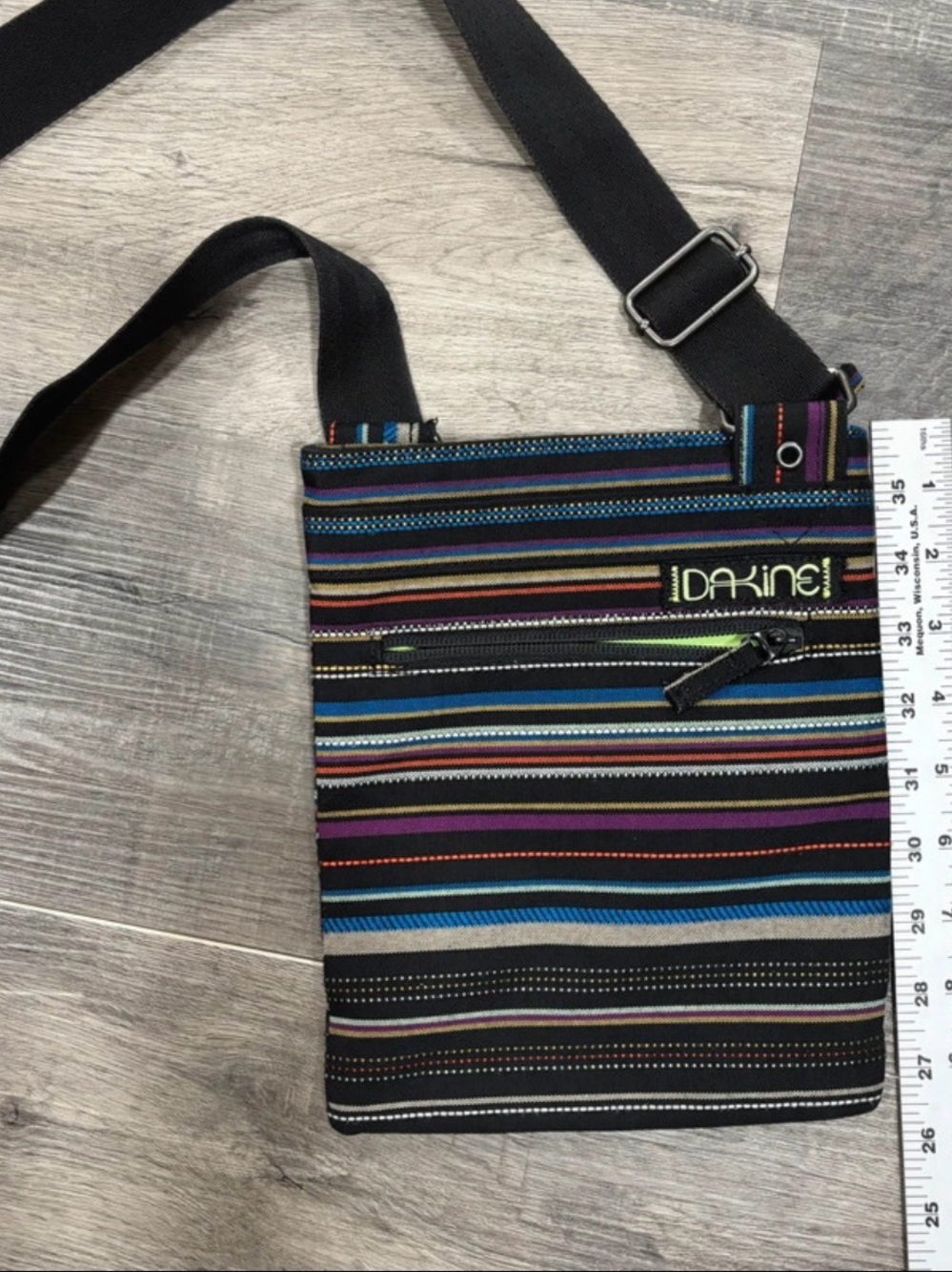Dakine Jive Striped Multicolor
Crossbody Bag, GUC